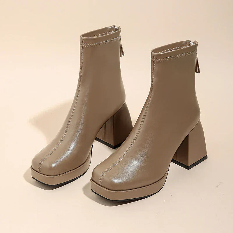 Mills מגפוני דמוי עור עם עקב