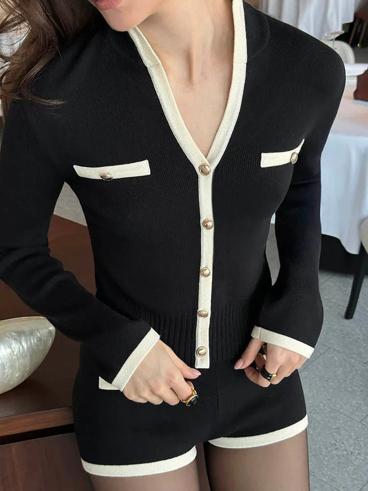 חליפת שני חלקים סרוגה בעיצוב קלאסי מחויט סריג ומכנסיים קצרים - אלנה