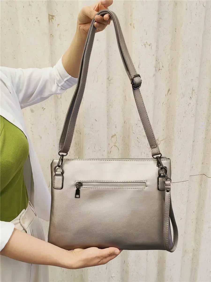 Wyatt תיק קלאץ' דמוי עור