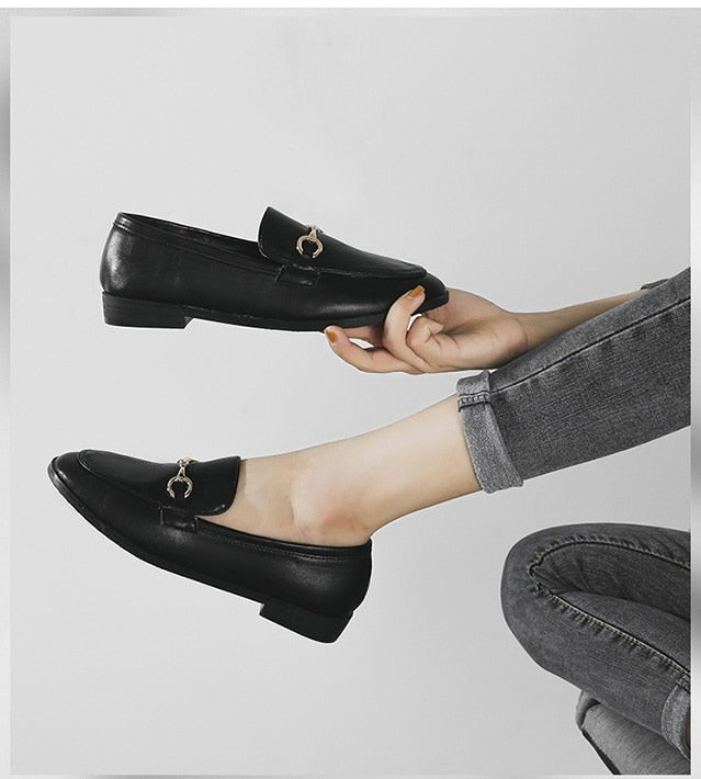 Levy נעלי בובה מעור בשילוב אבזם