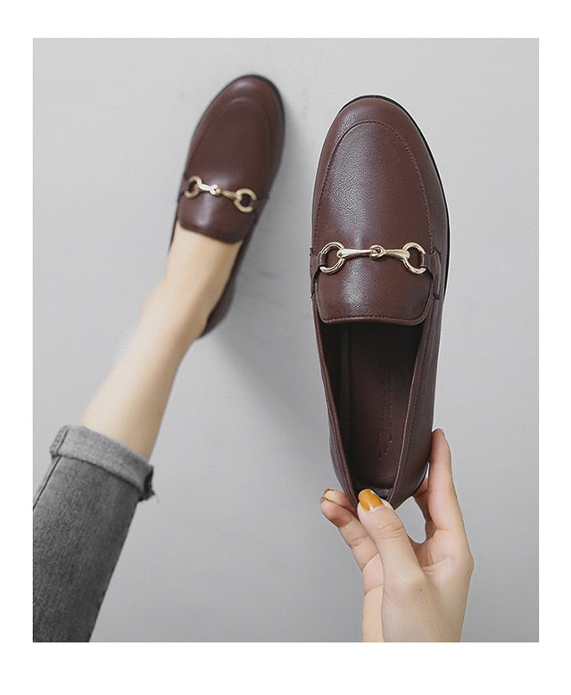 Levy נעלי בובה מעור בשילוב אבזם