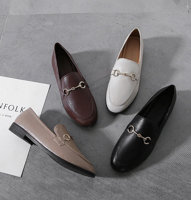 Levy נעלי בובה מעור בשילוב אבזם